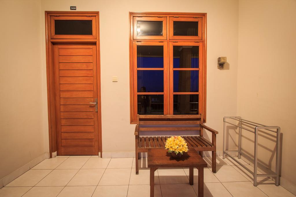 Wisma tamu Anyar 2*