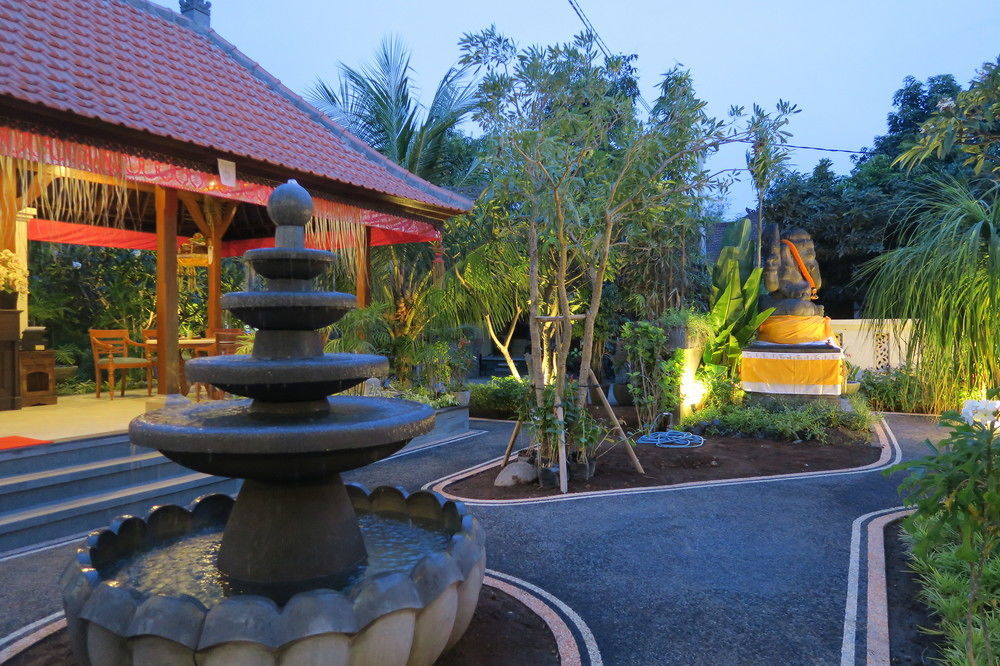 Wisma tamu Anyar 2*